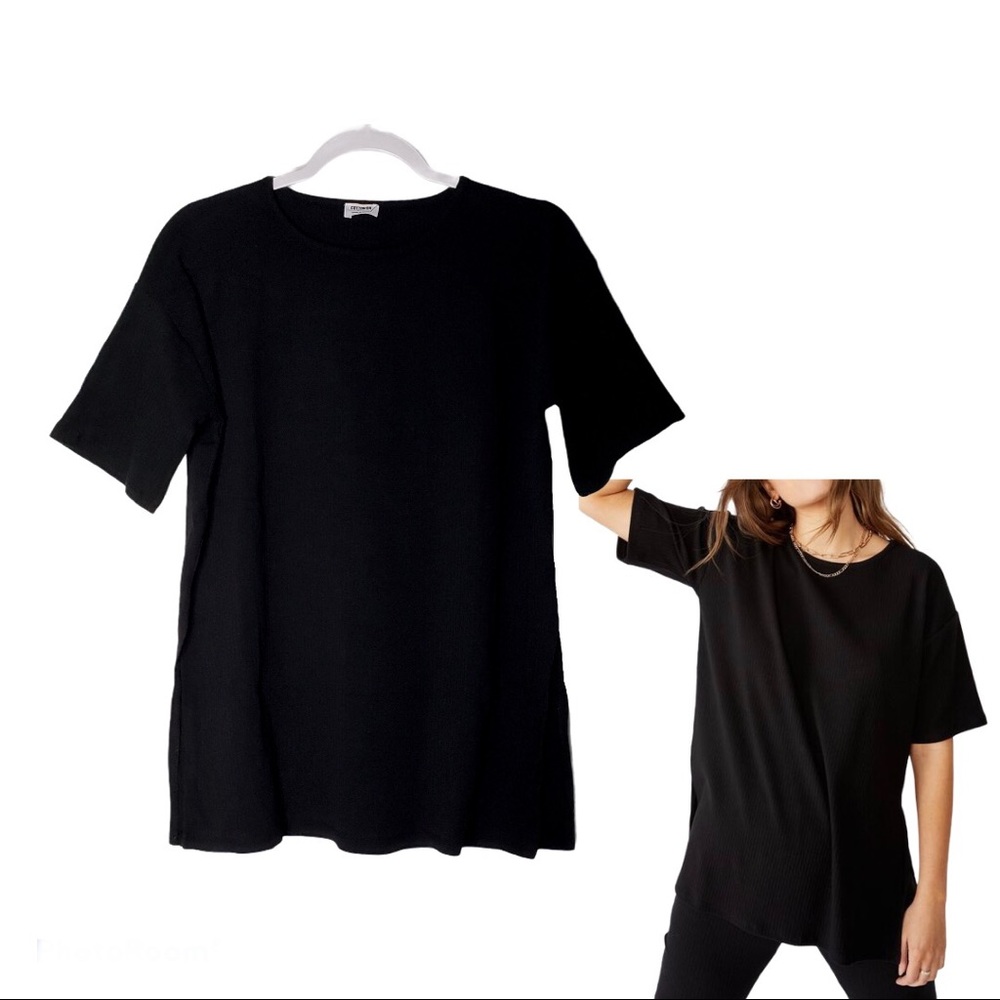 black ribbed crew neck top